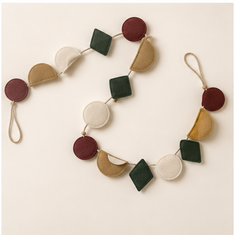 Reversible Felt Garland — overview